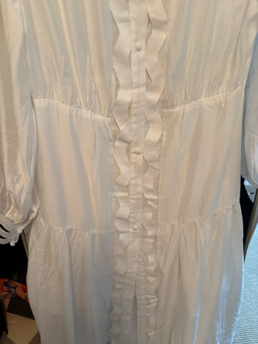 Elegant White Maxi Dress with Cutout Detail - Picture 5 of 8